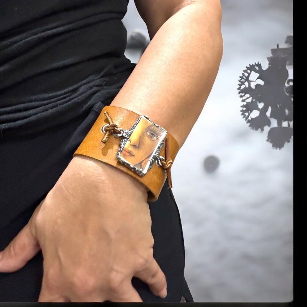 La Ghirlandata Rosetti Art Face Tile & Silver Blend Bezel Leather Cuff Bracelet - Picture 7 of 17